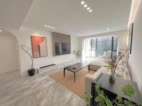 Eastern Hub - Jing'an Temple Branch Sunny Capital, Deluxe 3-Bedroom Apartment, Extra Large Space with Free Mahjong